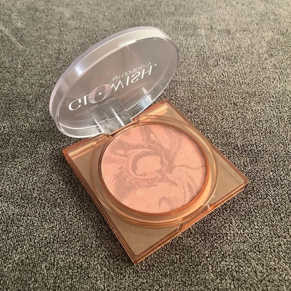 Huda Beauty GloWish Soft Radiance Bronzing Powder 05 RICH